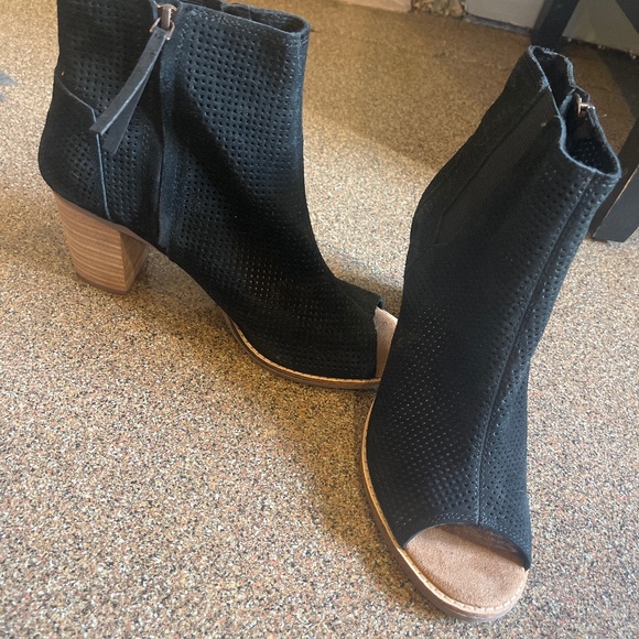 Shoes - Picture 1 of 1